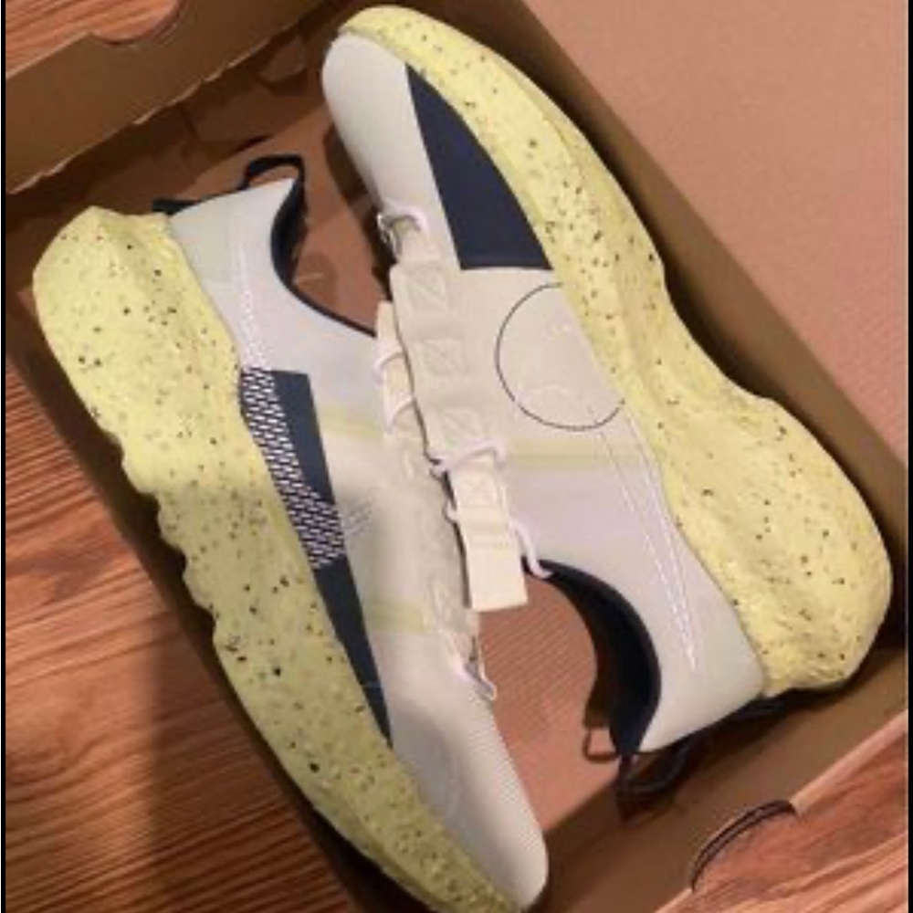 Nikes - Picture 6 of 6